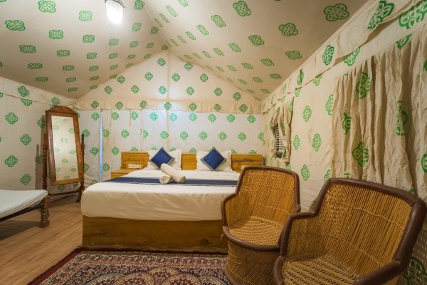 Deluxe Swiss tents (4)
